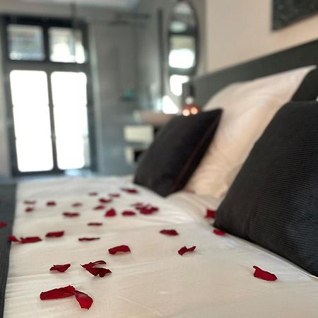 Ennea - Jacuzzi & Luxury Suites (Adults Only) Perpignan Exterior foto