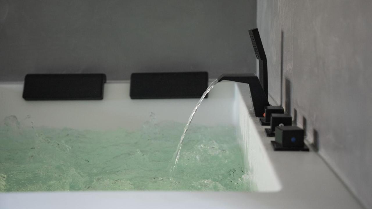 Ennea - Jacuzzi & Luxury Suites (Adults Only) Perpignan Exterior foto